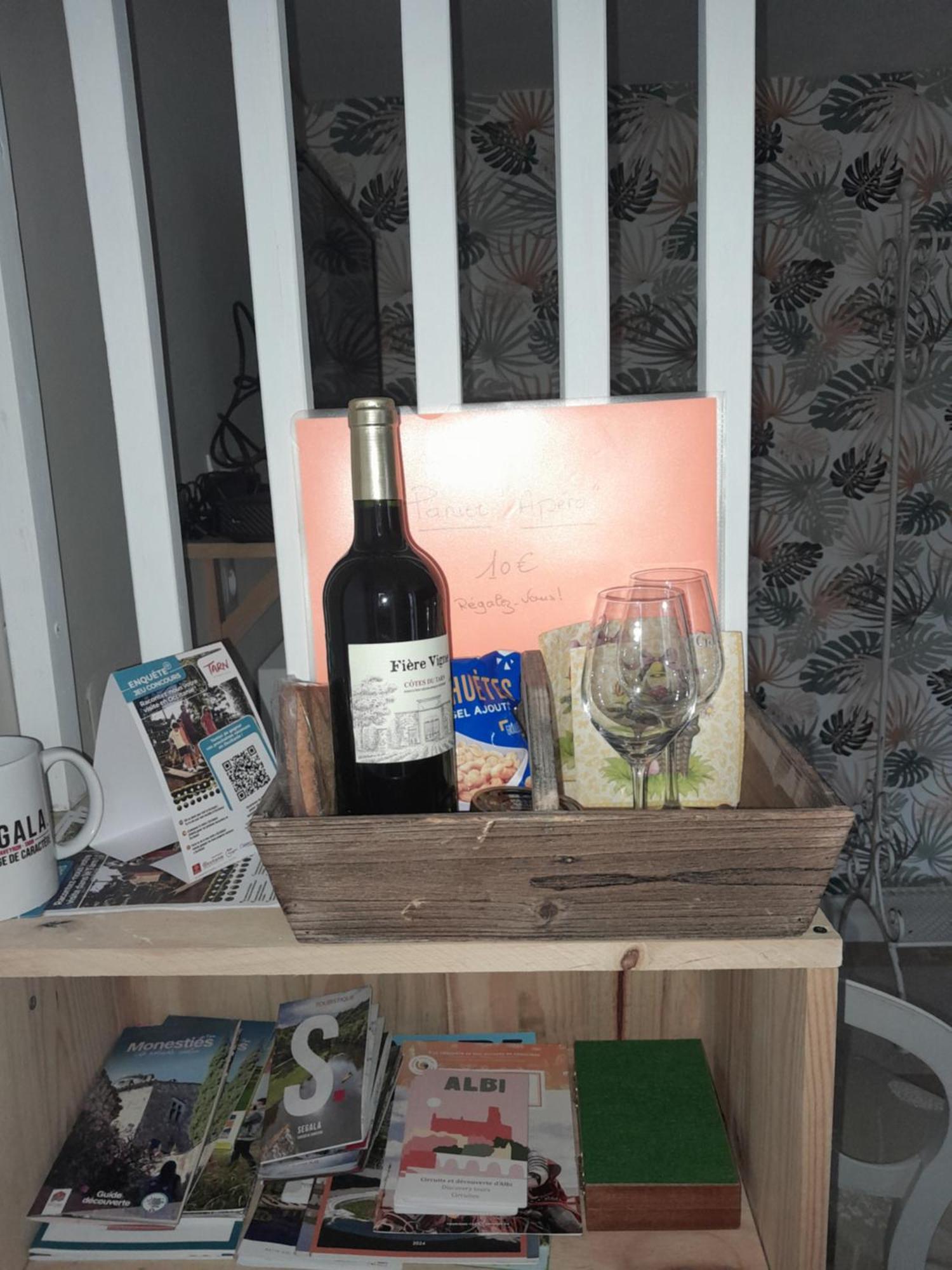 Chambre D'Hote Amitie Et Jardin Carmaux エクステリア 写真